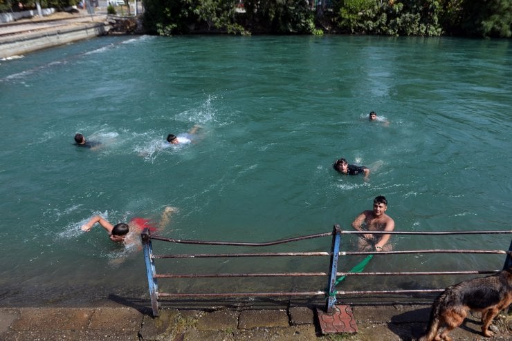 Adana Da Termometreler Dereceyi G Sterdi Sulama Kanallar Doldu