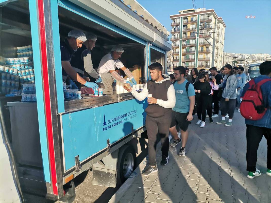 Üniversite, CHP'li belediyeye kapılarını kapattı: Öğrenciler toz içinde yemek yedi 1