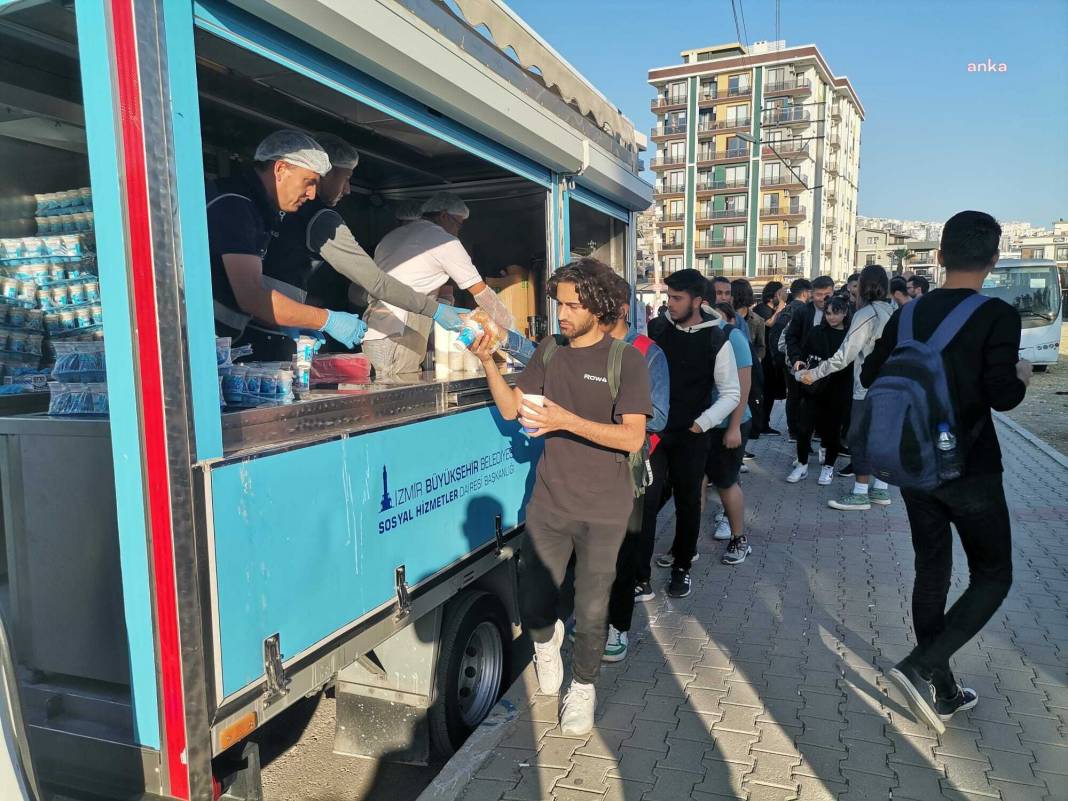 Üniversite, CHP'li belediyeye kapılarını kapattı: Öğrenciler toz içinde yemek yedi 6