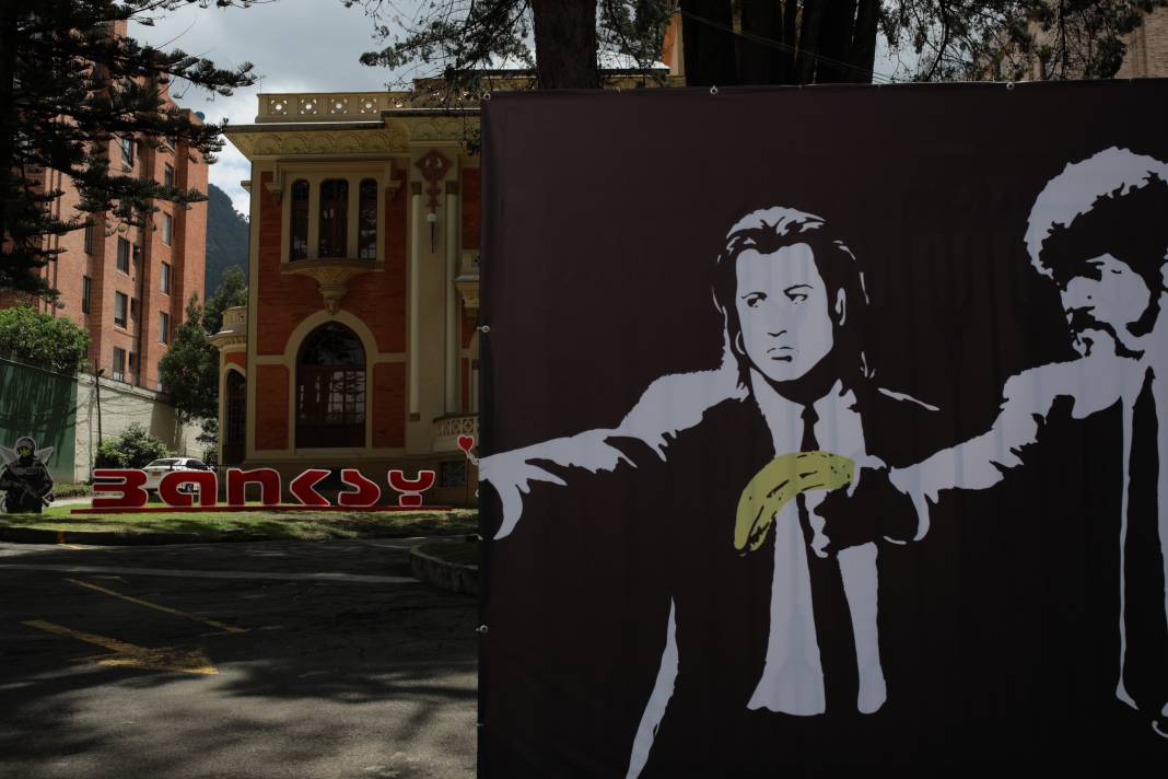 8 milyon dolarlık eserini parçalatmıştı... Banksy'den 'Genius or Vandal?' sergisi 12