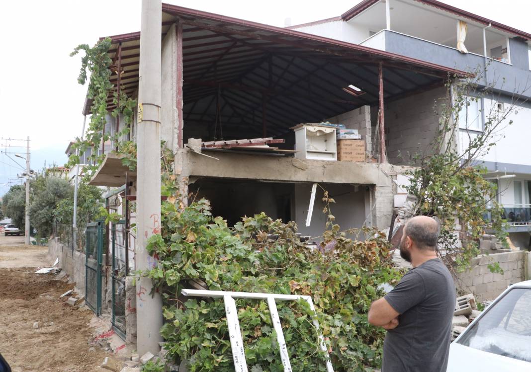 Denizli'de doğalgaz patlaması: 2 yaralı... Evleri başlarına yıkıldı 8