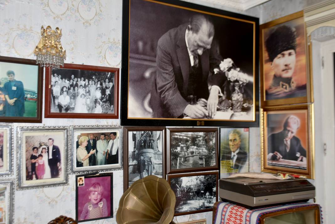 Evinde tüm saatler 09.05'i gösteriyor: Atatürk'le yaşıyor 12