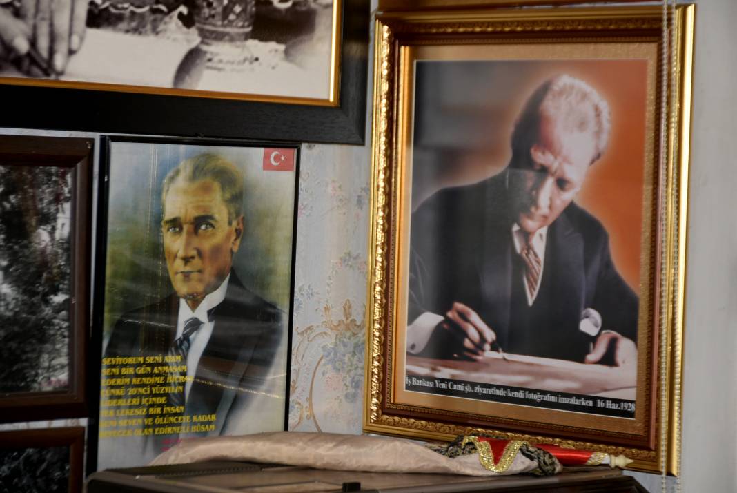 Evinde tüm saatler 09.05'i gösteriyor: Atatürk'le yaşıyor 14