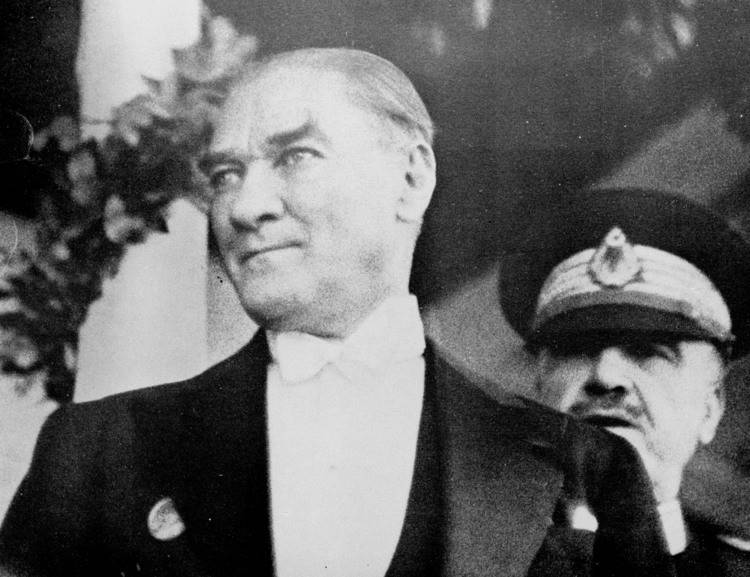 Kanlı cephelerden medeniyete... Büyük Önder Mustafa Kemal Atatürk 18