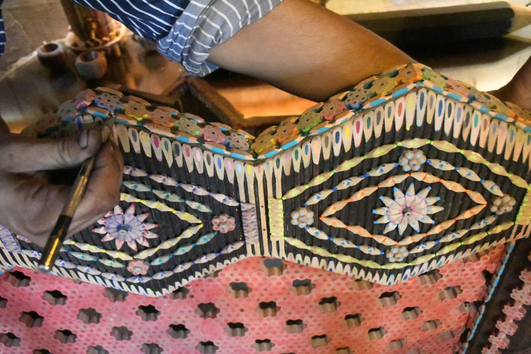 45 bin kurşun kalem kullanarak yaptı: Hedefi Guinness Rekorlar Kitabı 2