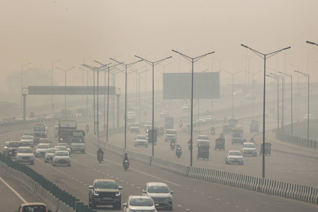 Yeni Delhi'de hava kirliliği: Şehir griye büründü 6