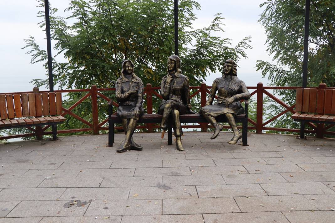 Ordu'da 'üç kız heykeli'ne saldırı 3