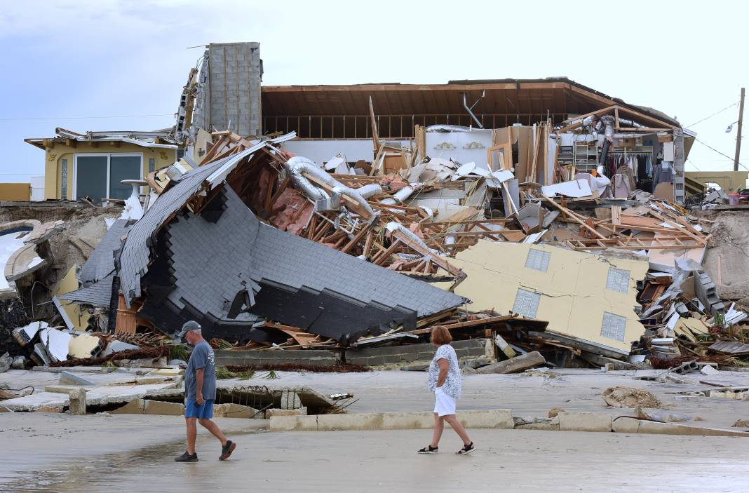 Nicole Kasırgası, ABD'yi etkisi altına aldı: 2 ölü 5