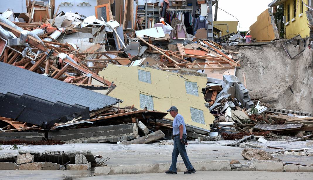 Nicole Kasırgası, ABD'yi etkisi altına aldı: 2 ölü 1