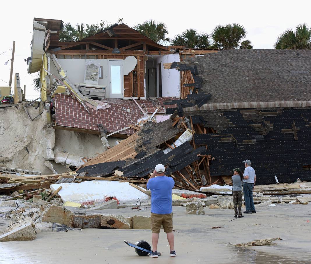 Nicole Kasırgası, ABD'yi etkisi altına aldı: 2 ölü 4