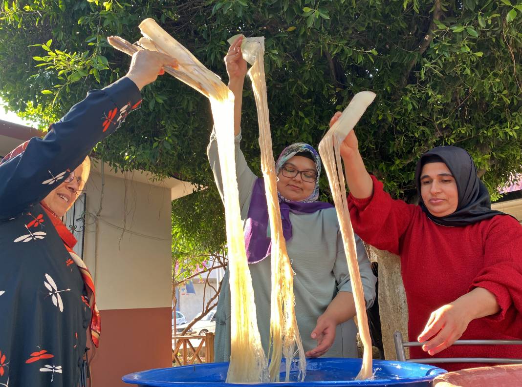 Seralardaki atık muz kütüklerini, hediyelik eşyalara dönüştürüyorlar 3