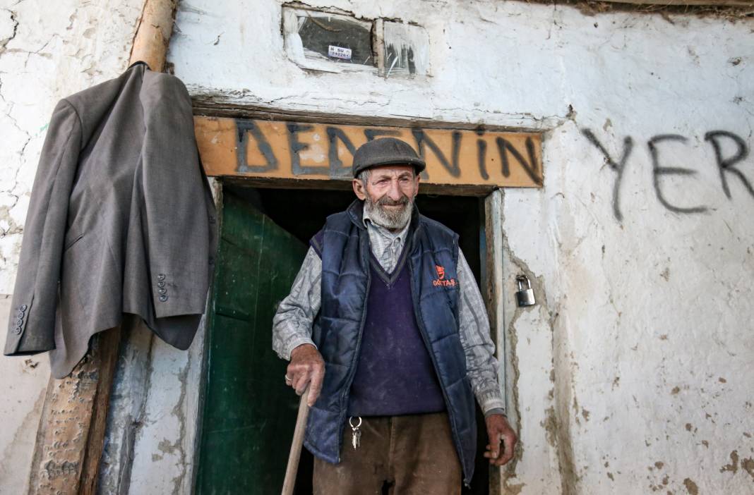 Hulusi dede sepetlerini sevgiyle örüyor 6