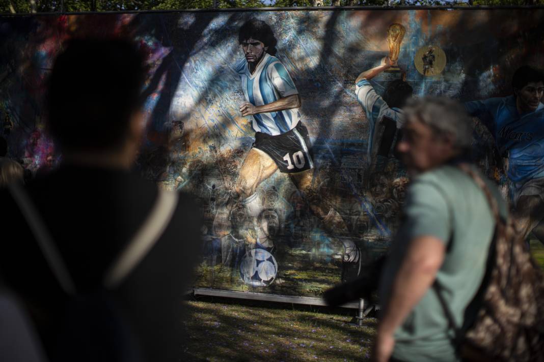 Maradona'nın ikinci ölüm yıldönümü: Resimleri duvara çizildi 8