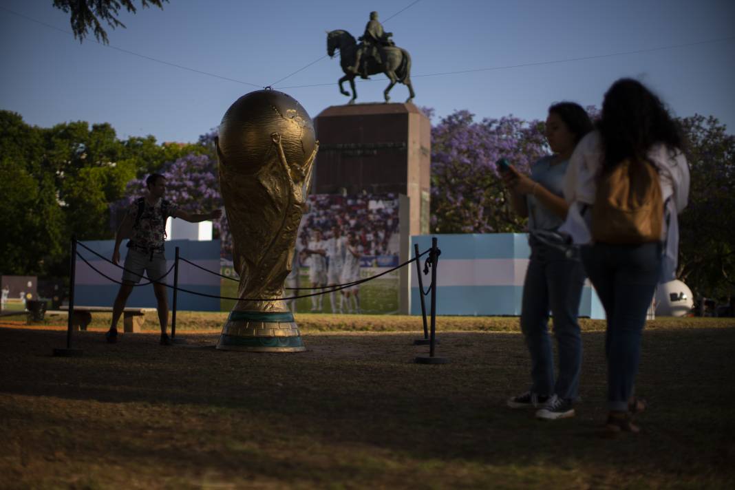 Maradona'nın ikinci ölüm yıldönümü: Resimleri duvara çizildi 7