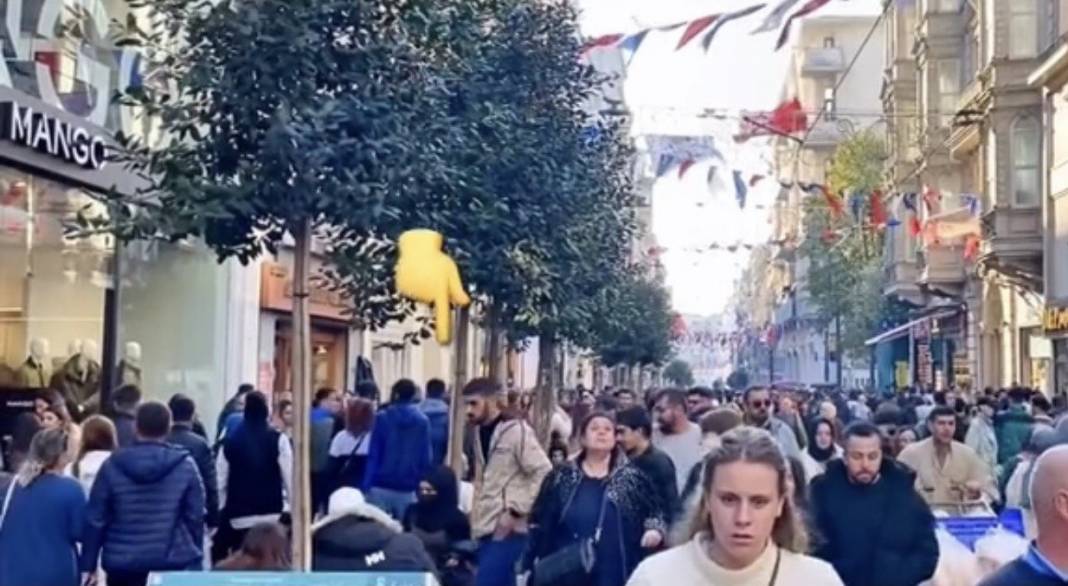 Terörist kadın turistin kamerasına da yansımış 1