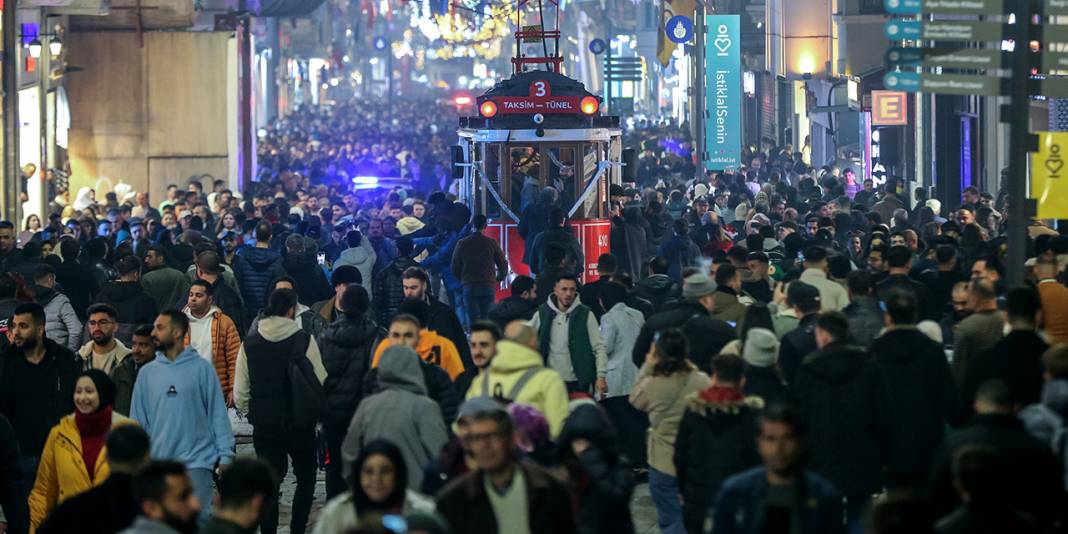 Taksim'de yeni yıl yoğunluğu - Fotoğraf: 4