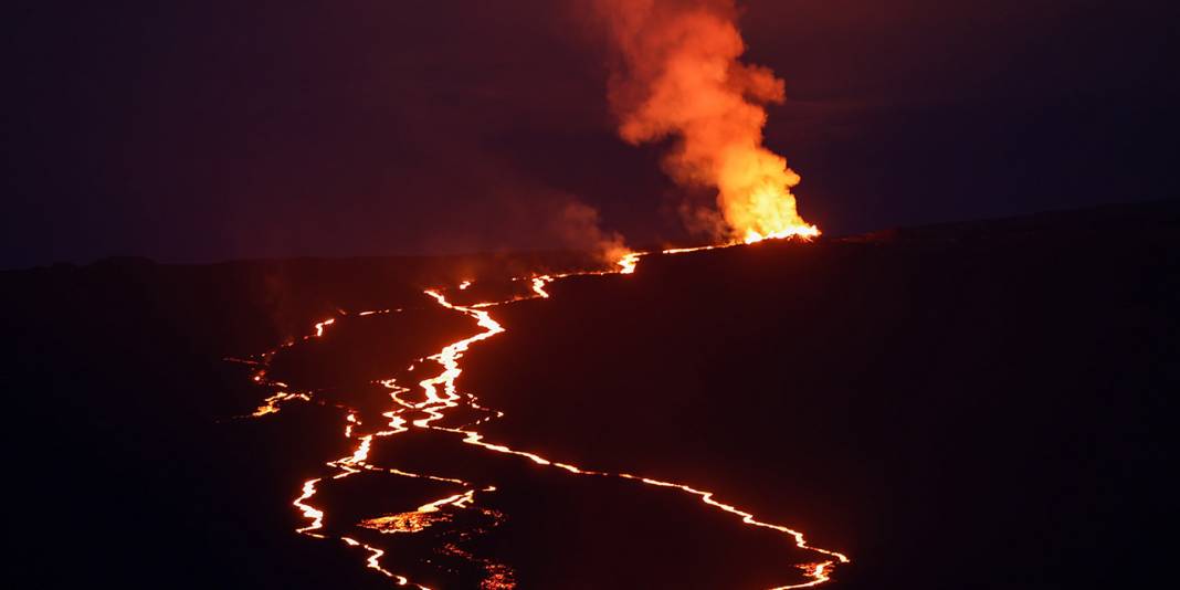 Mauna Loa 38 yıllık uykudan uyandı: Lav akışı sürüyor 7