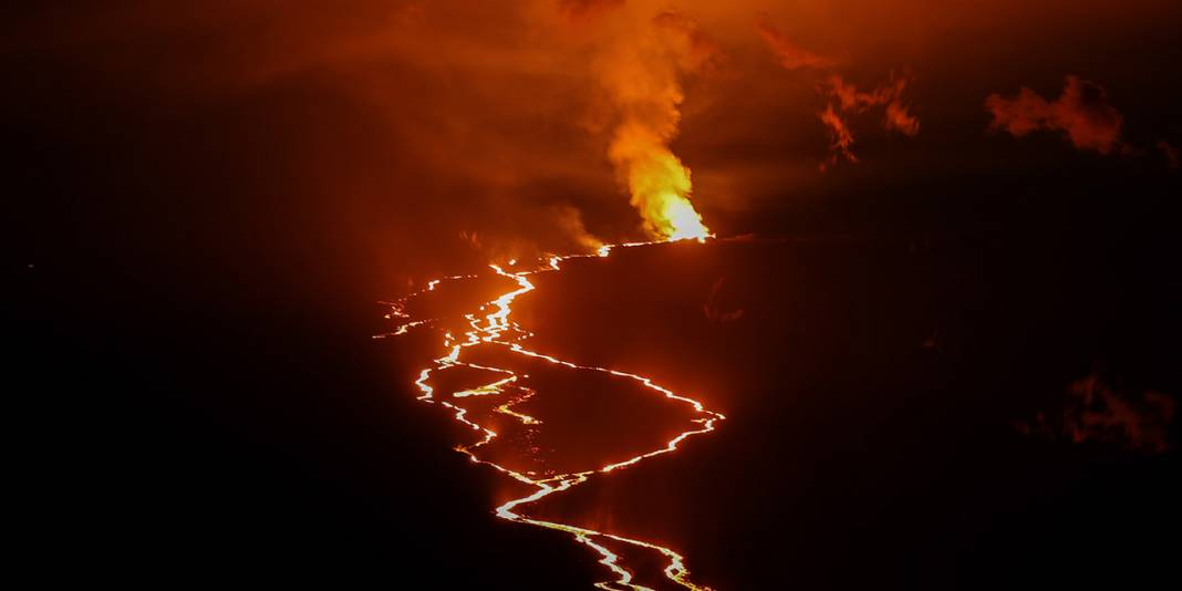 Mauna Loa 38 yıllık uykudan uyandı: Lav akışı sürüyor 3