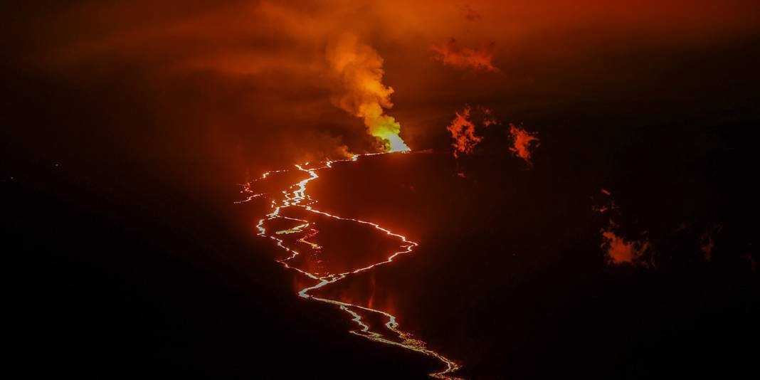 Mauna Loa 38 yıllık uykudan uyandı: Lav akışı sürüyor 2