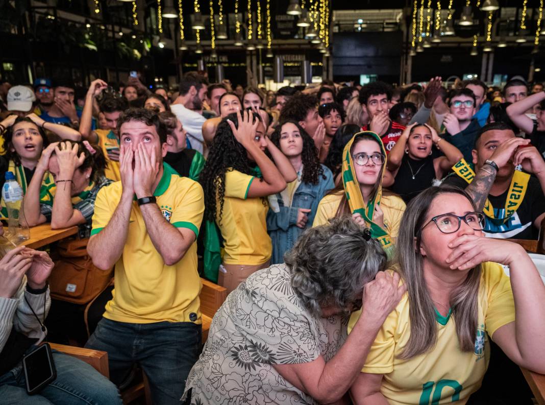 Brezilya sokakları, kafeler, tribünler... Bir millet ağlıyor 5