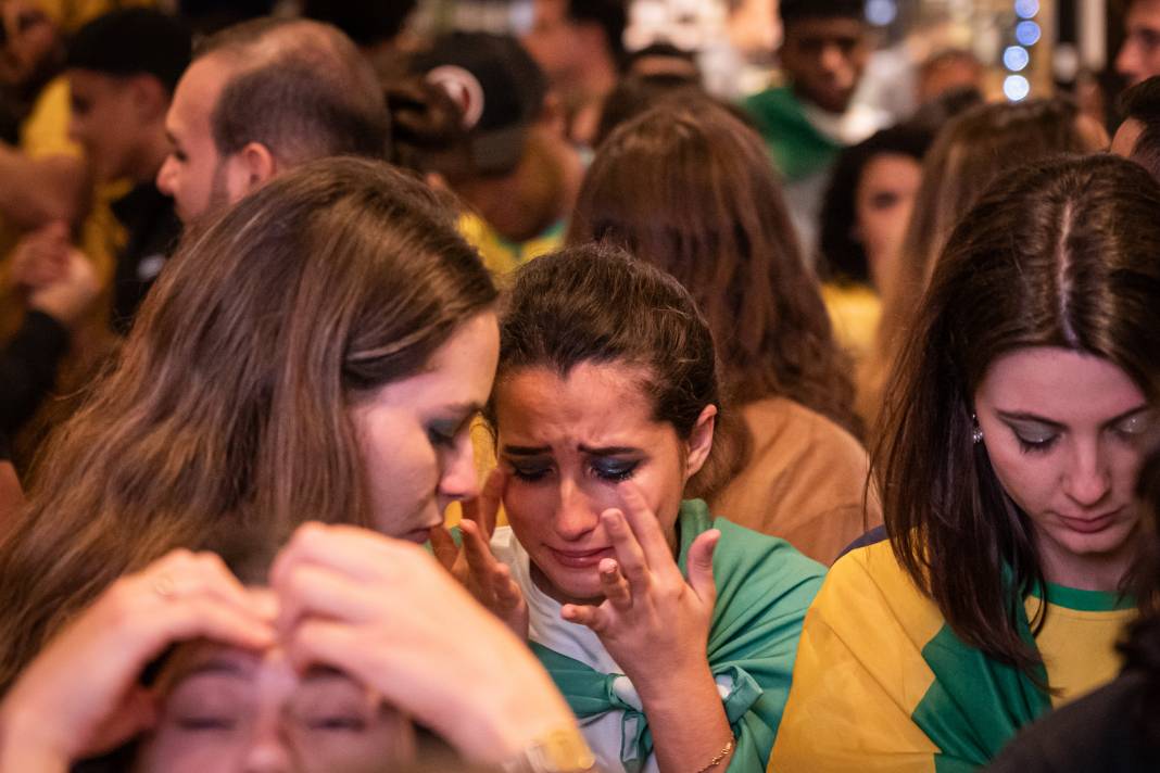 Brezilya sokakları, kafeler, tribünler... Bir millet ağlıyor 4