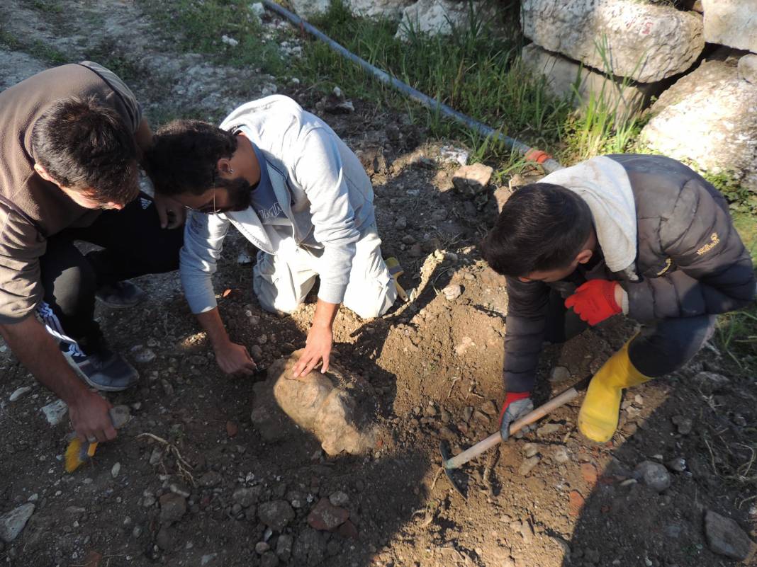 Kazılarda Tanrıların heykel başları bulundu 5