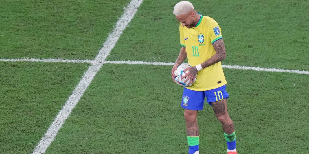 Brezilya kaybetti, Neymar gözyaşlarına boğuldu 1