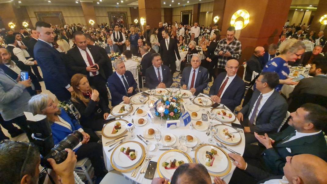İzmit Belediye Başkanı Hürriyet'in oğlunun sünnet düğününe siyasetçi akını 2