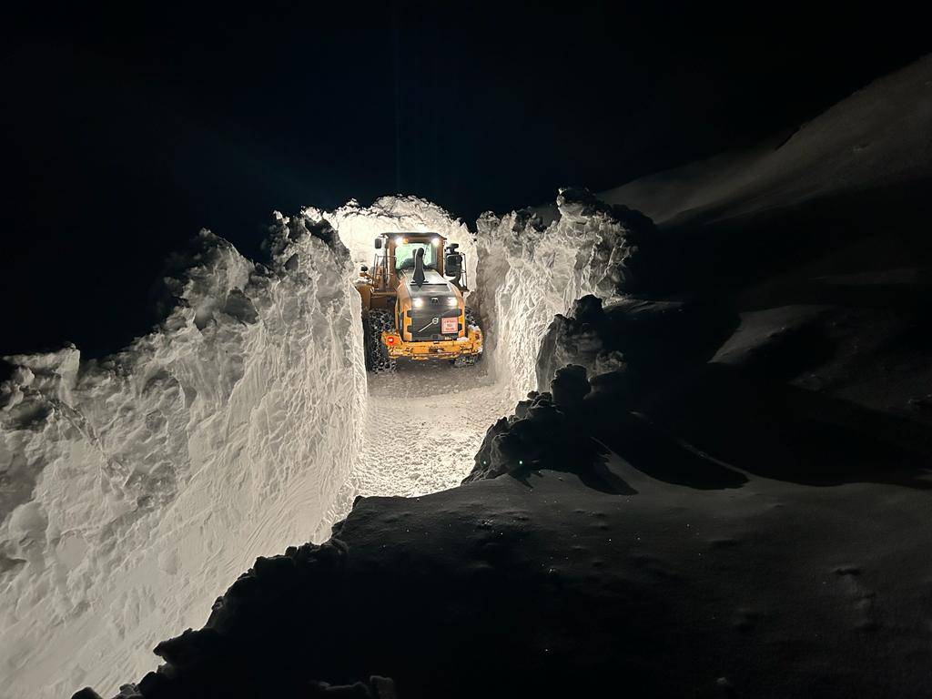 4 metreyi aşan kar tünelleri oluştu 2