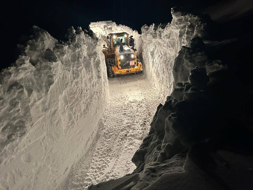 4 metreyi aşan kar tünelleri oluştu 6