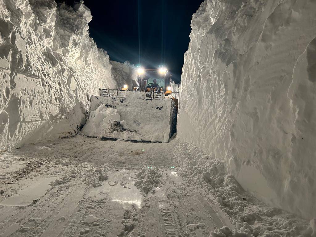 4 metreyi aşan kar tünelleri oluştu 4