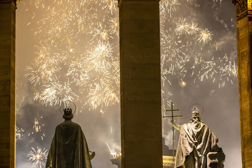 Macaristan'da yeni yıl coşkuyla kutlandı 11