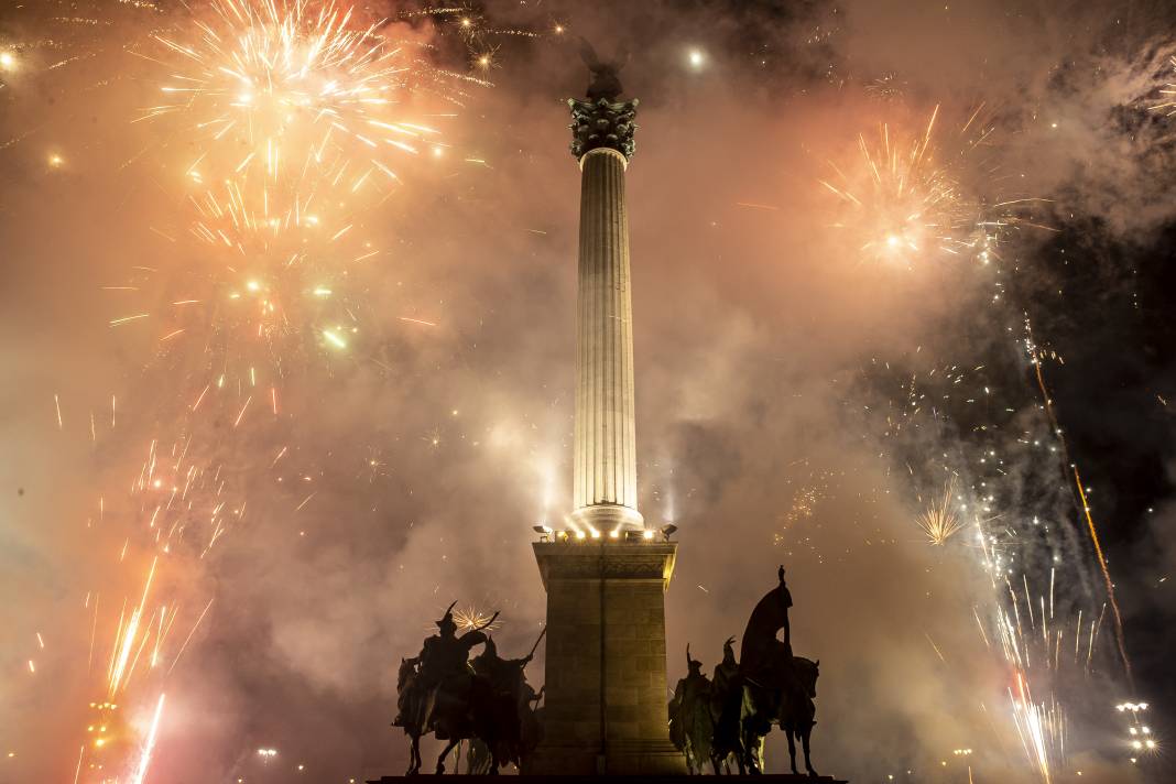 Macaristan'da yeni yıl coşkuyla kutlandı 9