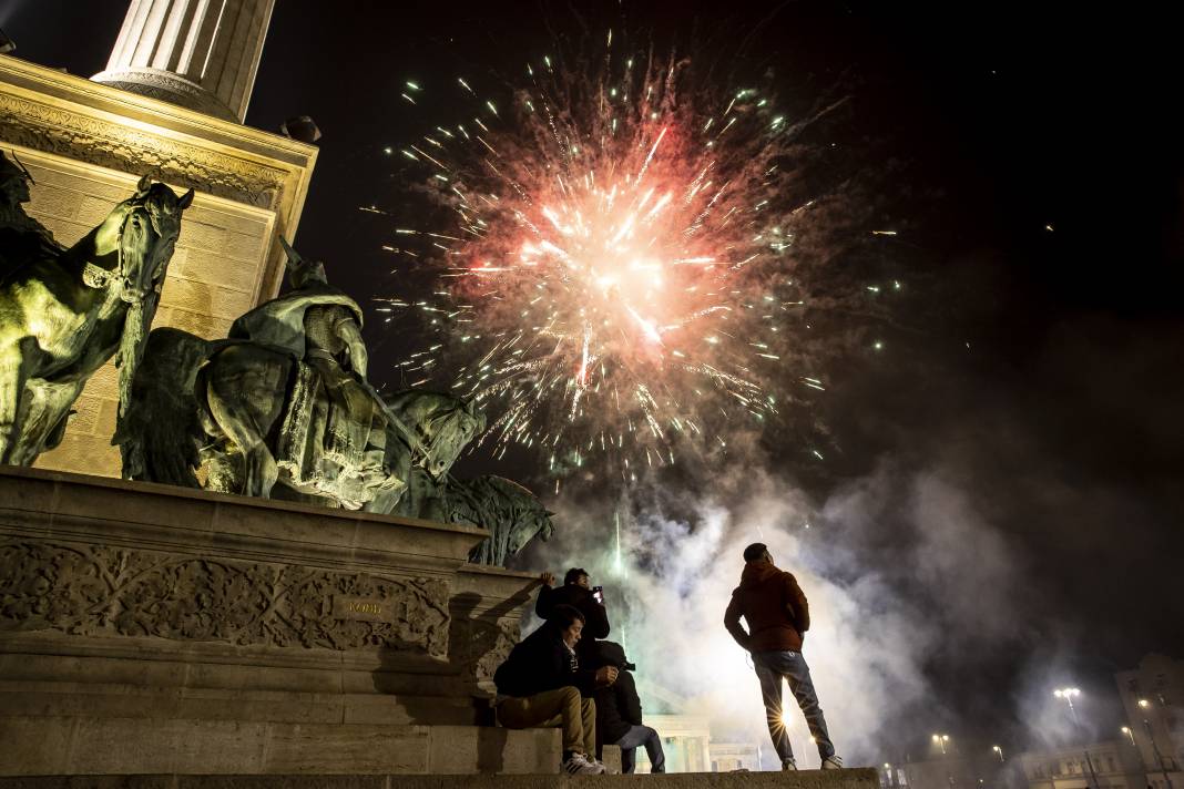 Macaristan'da yeni yıl coşkuyla kutlandı 7