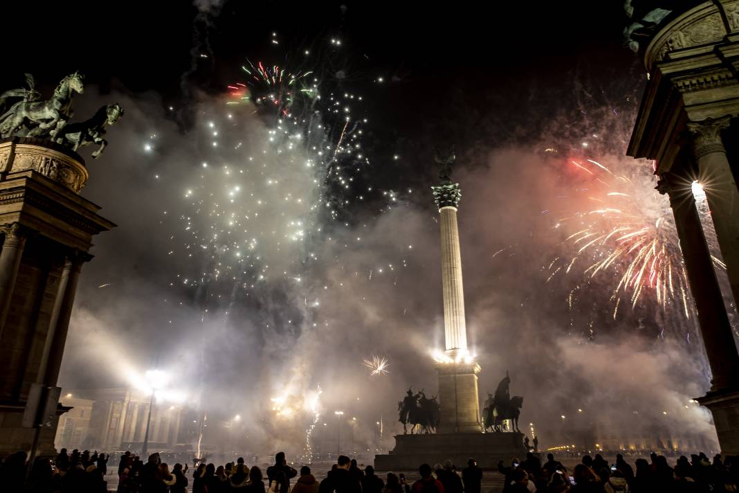 Macaristan'da yeni yıl coşkuyla kutlandı 3