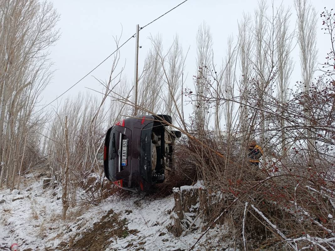 Yollar kapandı, kazalar oldu... 16 il beyaza büründü 1