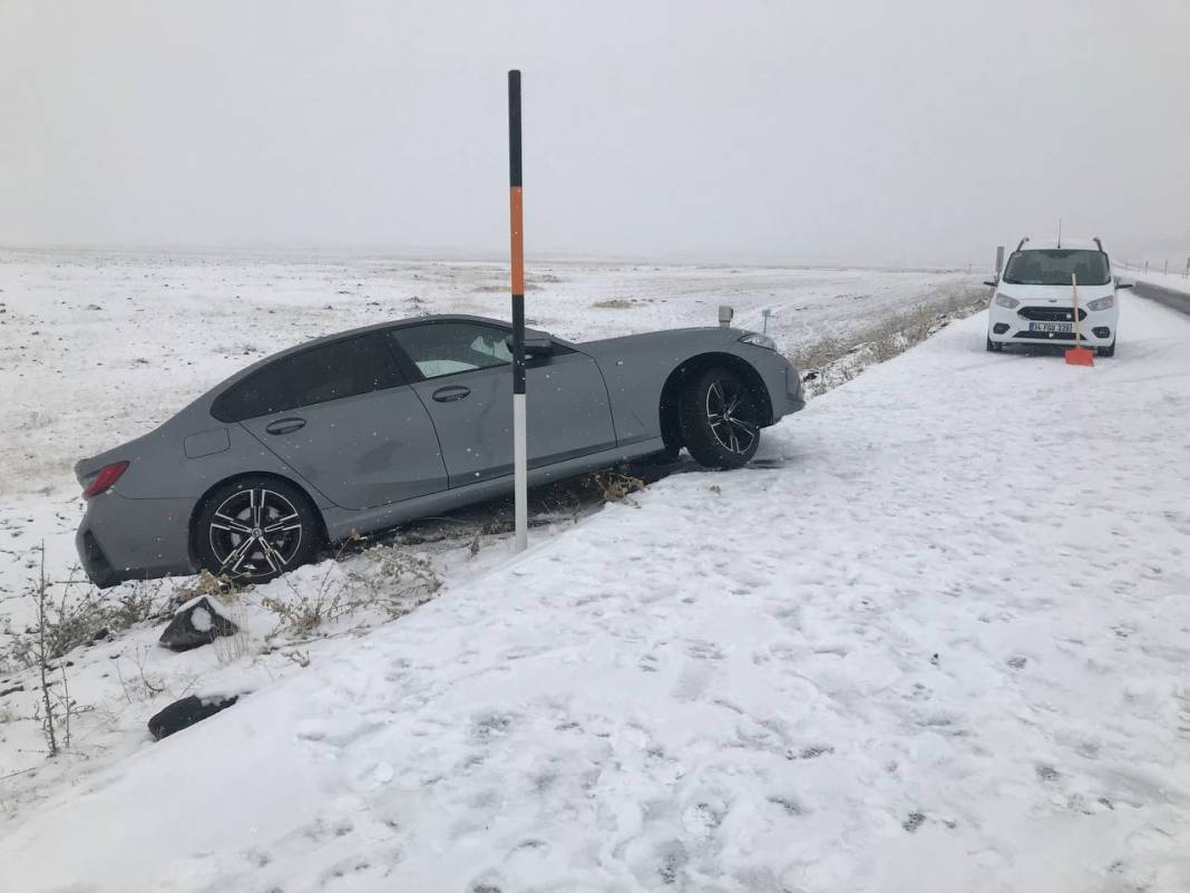 Yollar kapandı, kazalar oldu... 16 il beyaza büründü 4