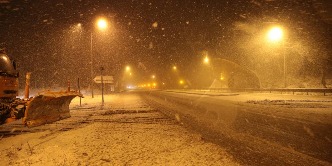 Yollar kapandı, kazalar oldu... 16 il beyaza büründü 9