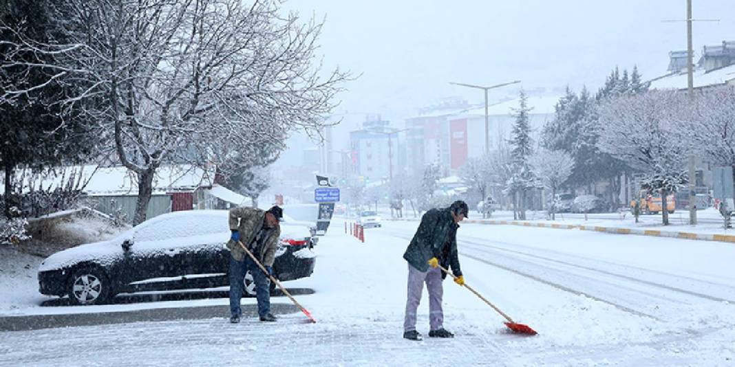 Kış yüzünü yeni gösterdi: Kentler kar altında 5