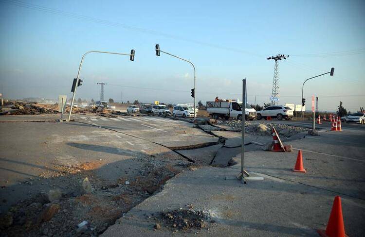 Deprem, Antakya Demirözü Karayolu'nu kağıt gibi yırttı 5