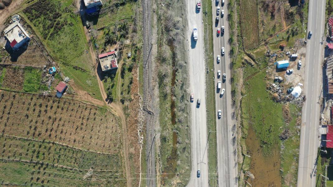 Tren rayları lastik gibi büküldü - Fotoğraf: 4