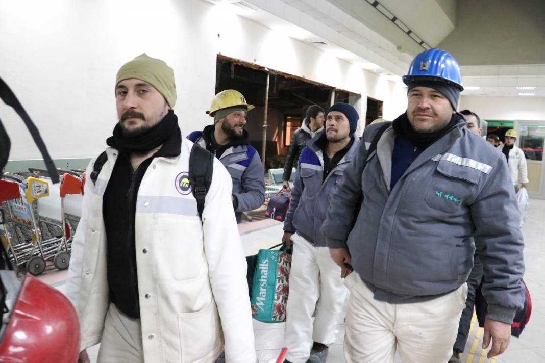 En girilemeyecek yerlere böyle giriyorlar! Madencilerin enkazdan 450 canı kurtaran domuz damı yöntemi 2