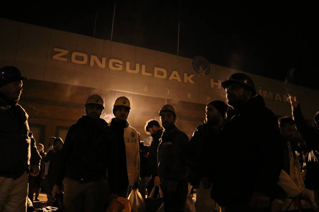 En girilemeyecek yerlere böyle giriyorlar! Madencilerin enkazdan 450 canı kurtaran domuz damı yöntemi 3