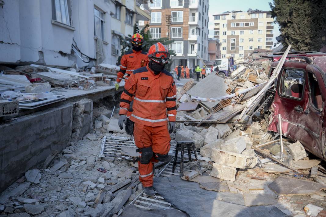 Enkazda günlerce sağ kalanlar kurtarılınca neden ölüyor? 4