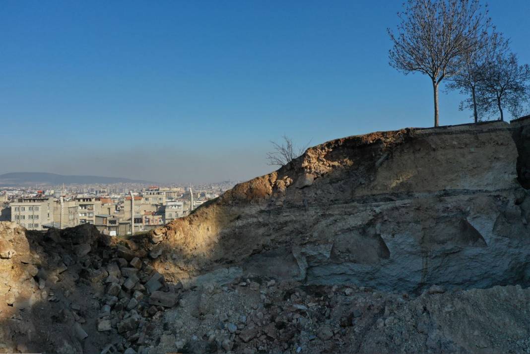 Gaziantep'te sokak ortasında devasa çukur, evler boşaltıldı 4