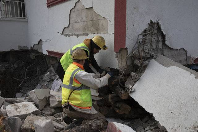 En girilemeyecek yerlere böyle giriyorlar! Madencilerin enkazdan 450 canı kurtaran domuz damı yöntemi 8