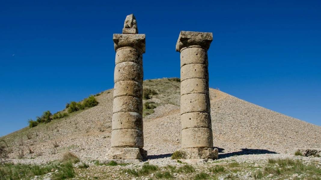 Deprem Nemrut'taki Tokalaşma Sütununu da yıktı 5