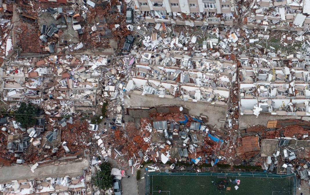 MetroPOLL 'Depremdeki kayıplardan en çok kim sorumlu?' diye sordu 1