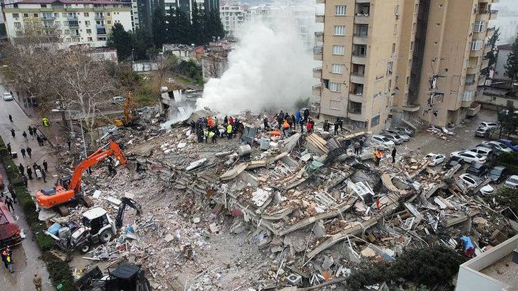 MetroPOLL 'Depremdeki kayıplardan en çok kim sorumlu?' diye sordu 3