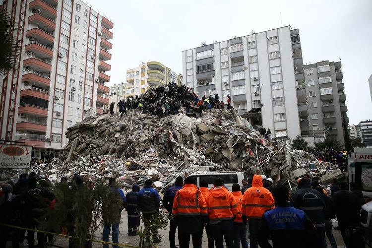 MetroPOLL 'Depremdeki kayıplardan en çok kim sorumlu?' diye sordu 5